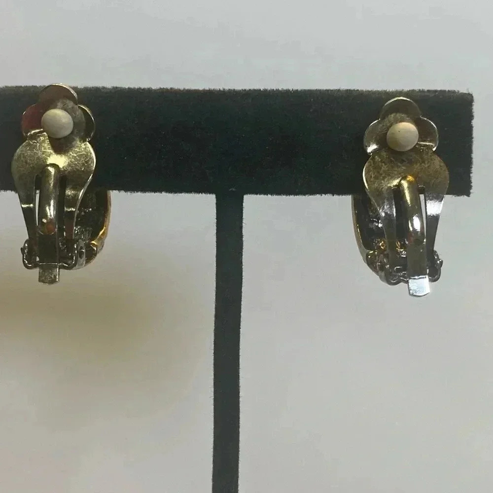 COPY - SILVER GOLD AND LIME GREEN STONES - CLIP ON EARRINGS - Picture 5 of 12
